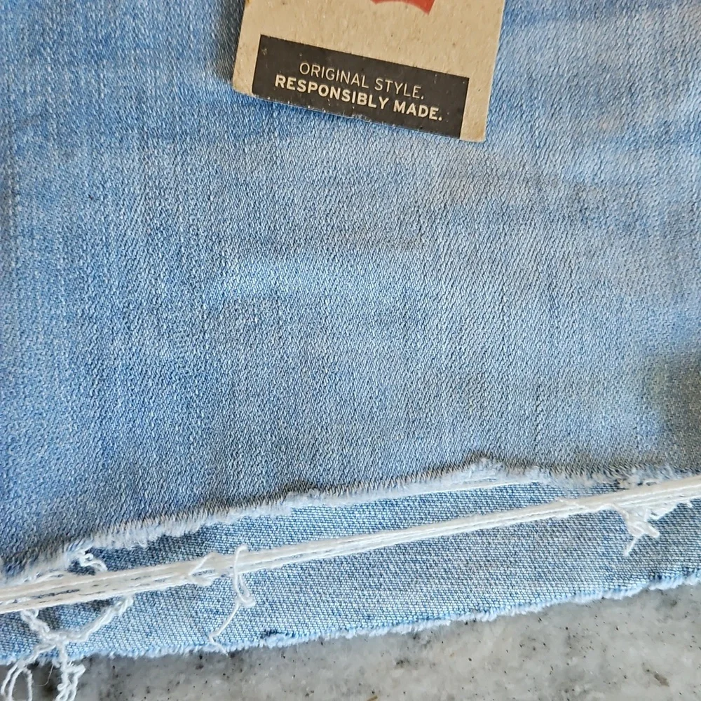Levi’s Shorts 24 Denim Jean High Rise Waist Raw Hem Womens Light Wash Boho NWT